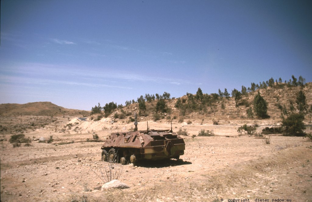 Eritrea 1997 ° ° ° tank-wreck in the southern highlands from the 1990 liberation war against Ethiopia  ° ° °<br />° °  Panzerwrack im südlichen Bergland Eritreas aus den 1990er Unabhängigkeitskämpfen gegen Äthiopien  ° °