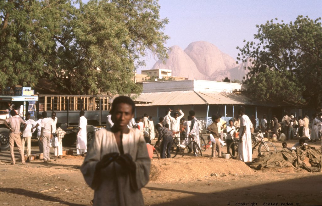 Sudan Kassala 1992 ° ° ° view over the border to moonlike -mountains in Northwest Eritrea ° ° ° Blick über die Grenze auf ein Mondgebirge in Eritrea