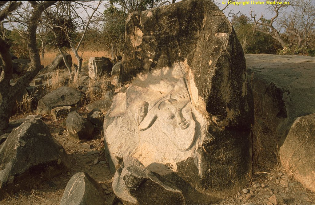 Burkina Faso 1997, Das Granit Symposium von Laongo.- hier ließ der Präsident 1996 die Steinmetz-Künstler ihre Ideen verwirklichen