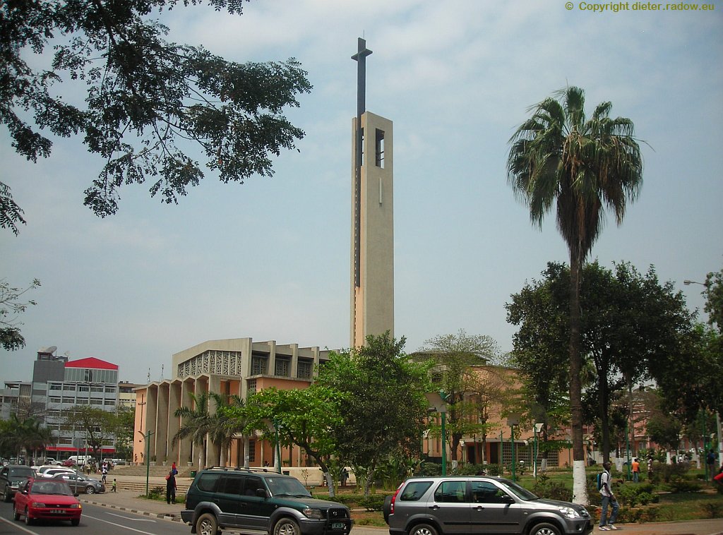 Luanda: moderne christliche Kirche
