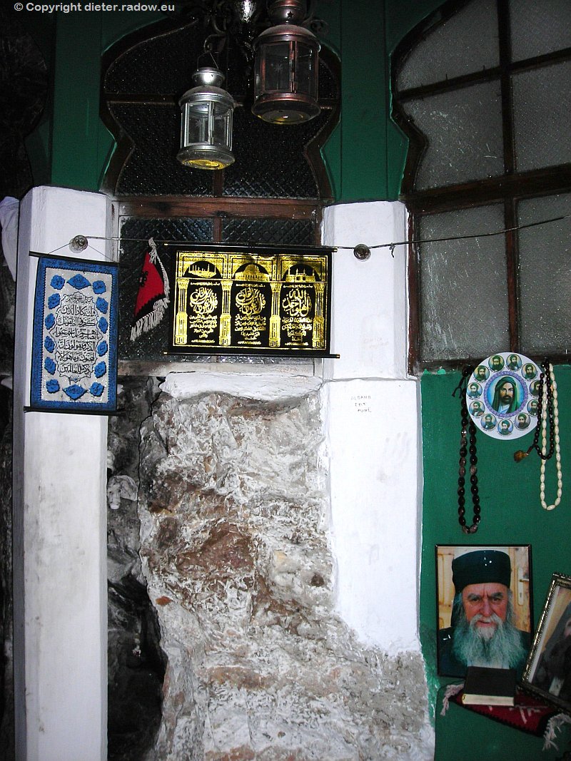 Albania Kruje 2007 Bektashi cave n the Skanderbeg-Mountain Albanien Kruje 2007 Bektashi Höhle im Skanderbeg-Berg