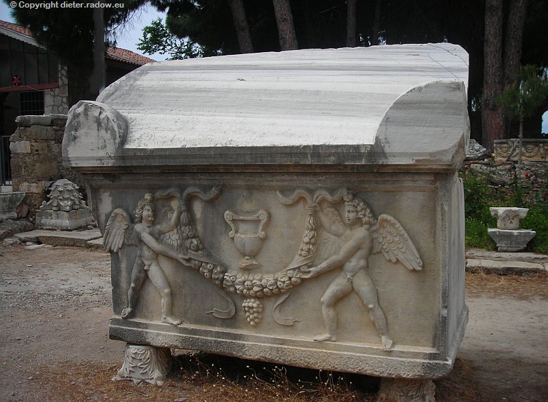 Türkey: Roman sarcophagus<br />Syrien: Römischer Sarkophag Türkei Side röm Sarkophag