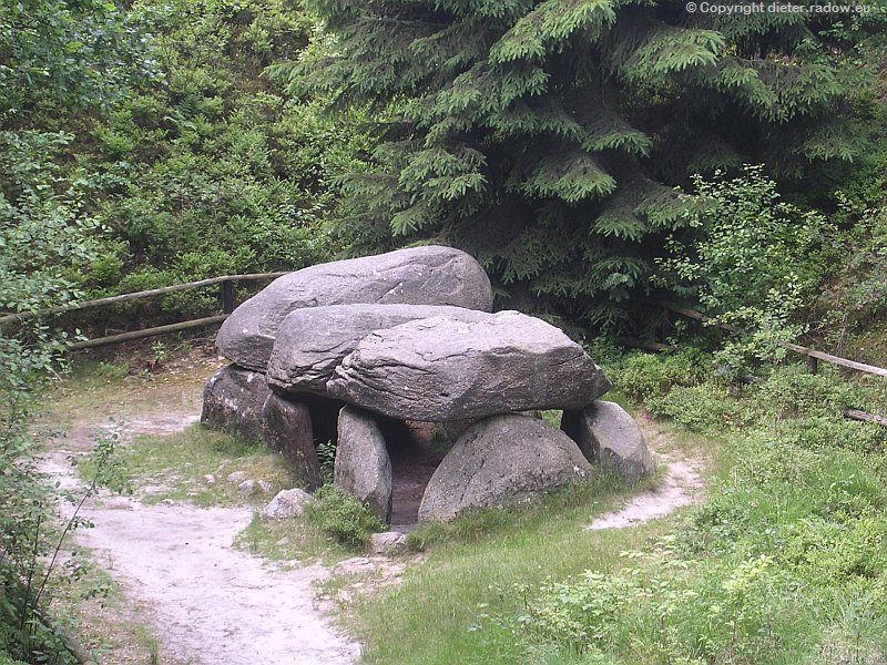 germany-lower-saxony-megalithic-grave
